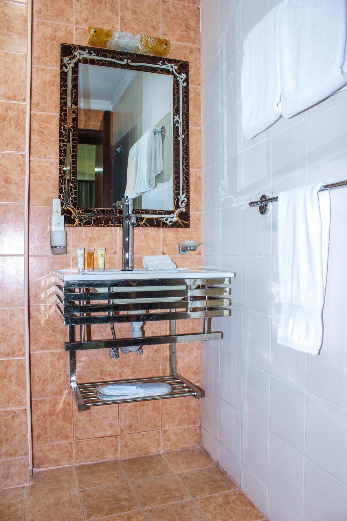 Bravo Royal Hotel Suites Кувейт Екстериор снимка