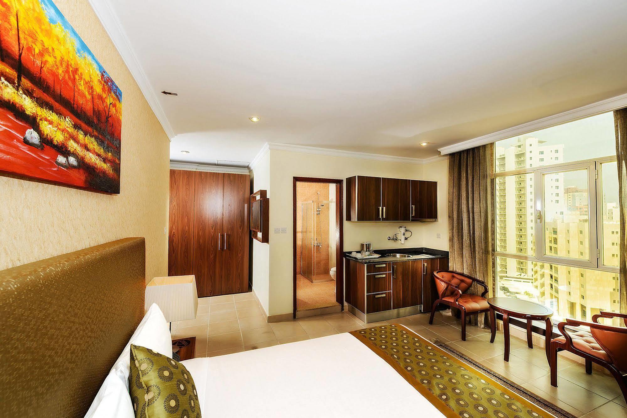 Bravo Royal Hotel Suites Кувейт Екстериор снимка