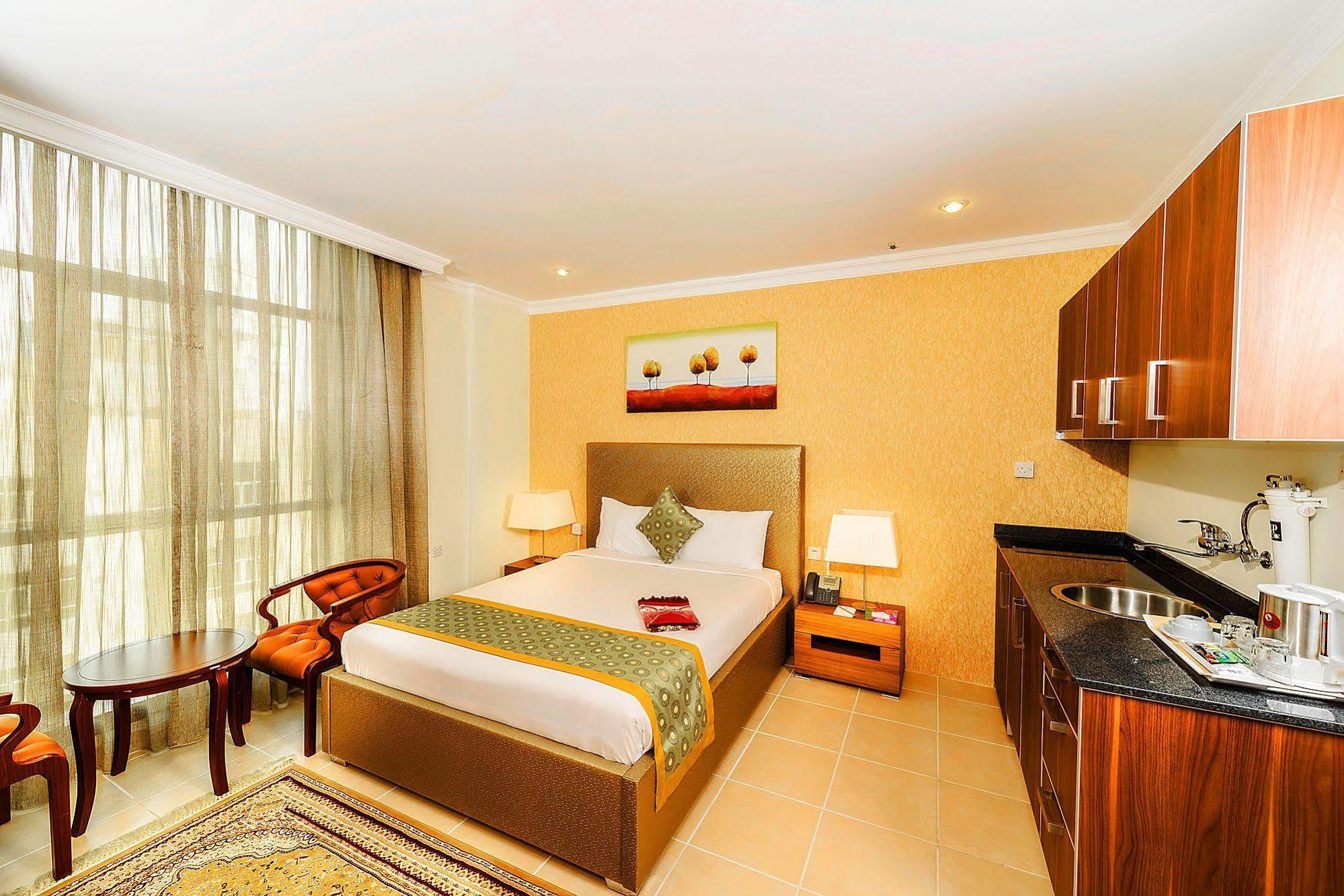 Bravo Royal Hotel Suites Кувейт Екстериор снимка