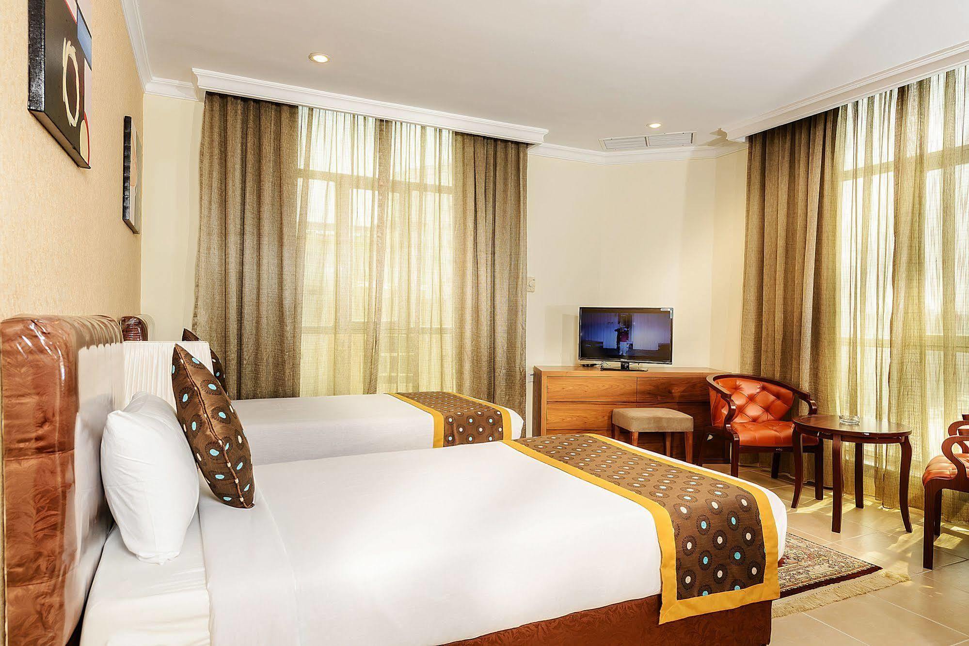 Bravo Royal Hotel Suites Кувейт Екстериор снимка